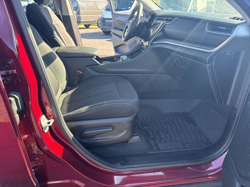 Used 2023 Jeep Grand Cherokee Laredo image 35