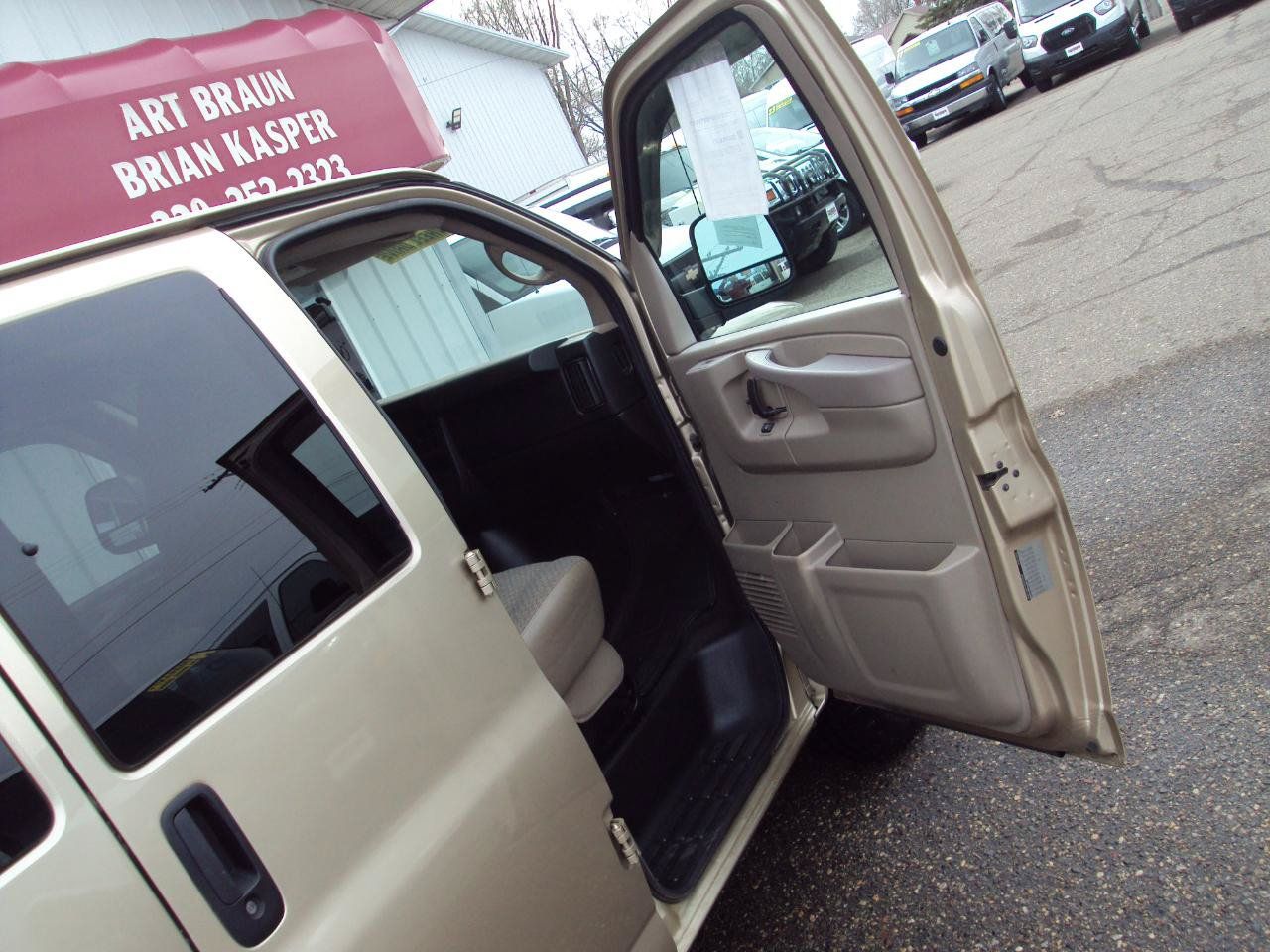 Used 2011 Chevrolet Express 1500 LT w/ LT Preferred Equipment Group AWD/4WD image 15