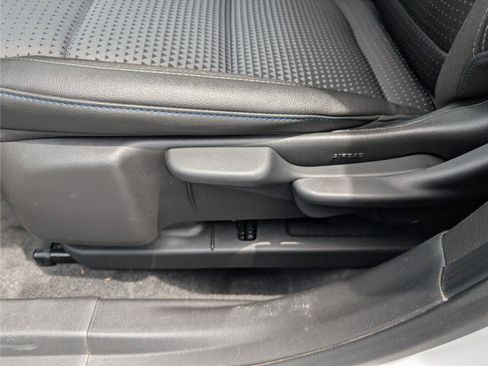 Used 2025 Chevrolet Trax LT FWD image 13