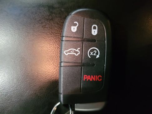 Used 2021 Jeep Grand Cherokee Laredo X image 32