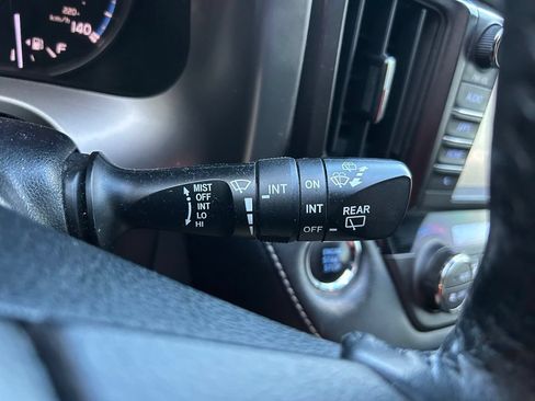 Used 2018 Toyota RAV4 XLE FWD image 21