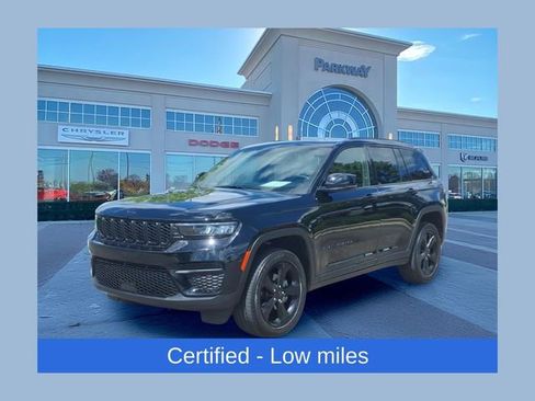 Certified 2024 Jeep Grand Cherokee Altitude AWD/4WD image 1