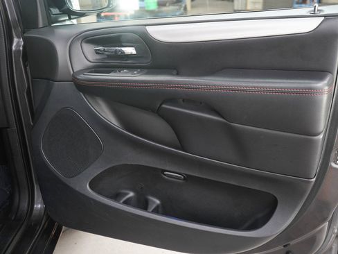 Used 2019 Dodge Grand Caravan GT FWD image 9