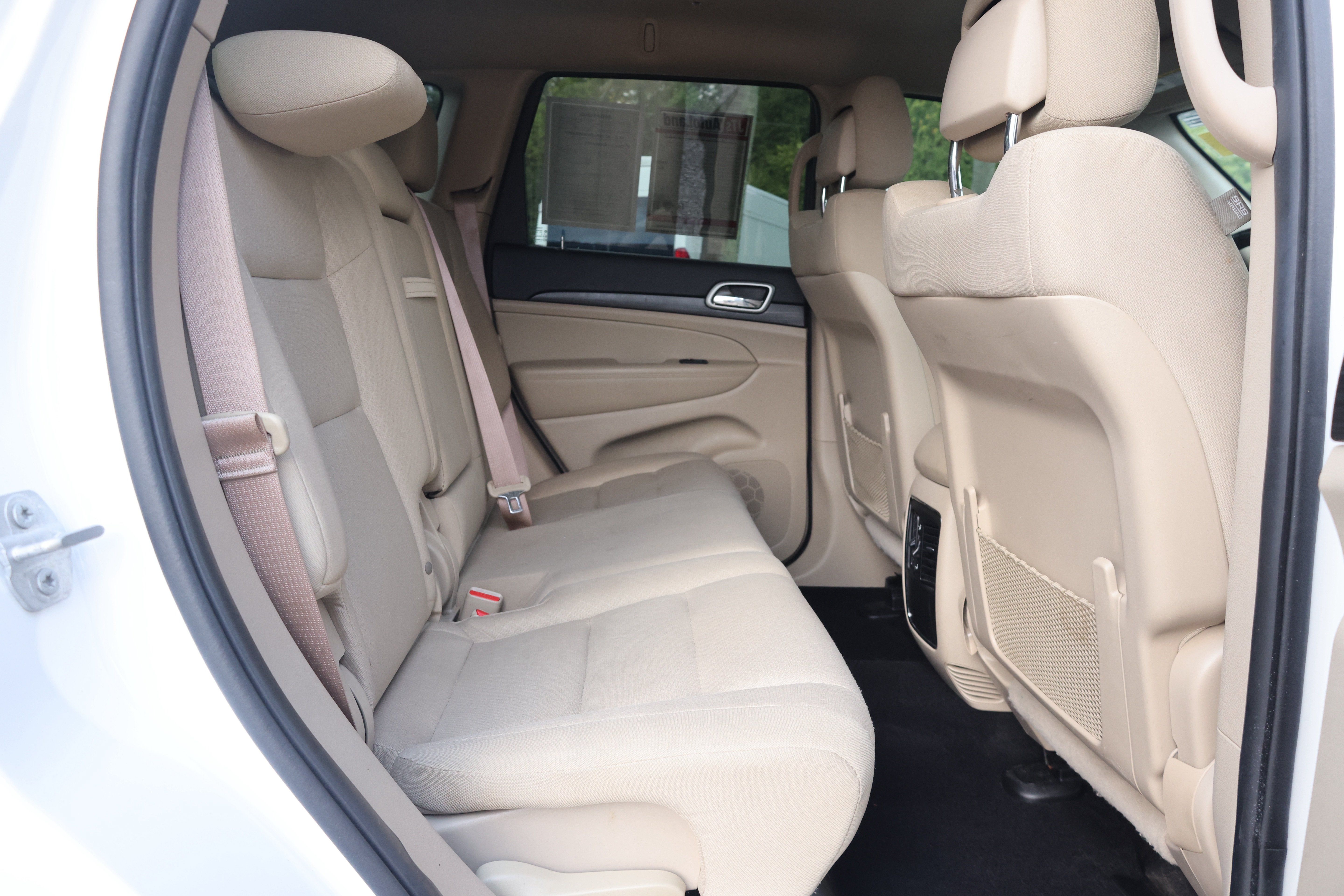 Used 2022 Jeep Grand Cherokee Laredo E AWD/4WD image 18