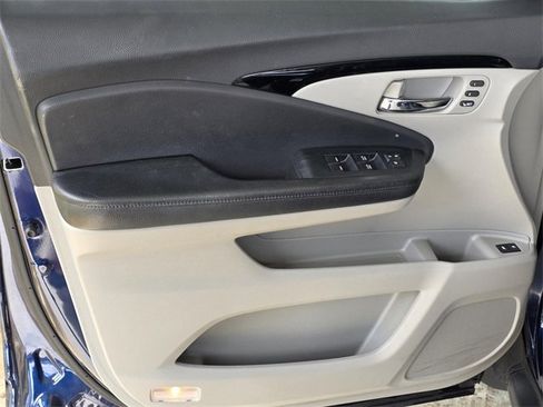 Used 2020 Honda Pilot Touring image 39