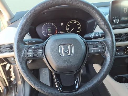 Used 2023 Honda HR-V LX image 17