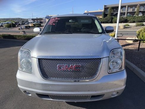 Used 2014 GMC Yukon Denali image 2