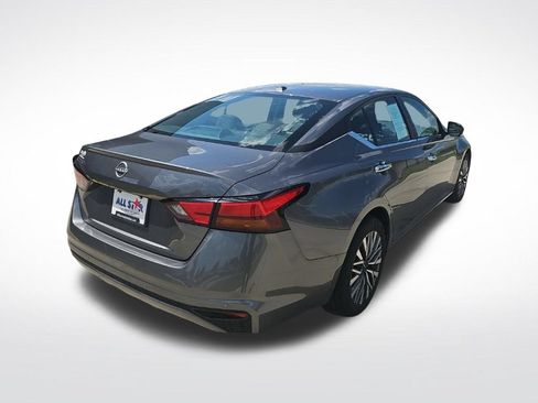 Used 2025 Nissan Altima 2.5 SV FWD image 9
