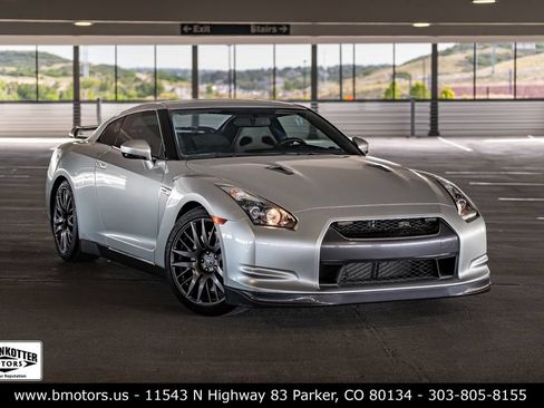 Used 2009 Nissan GT-R Premium AWD/4WD image 1