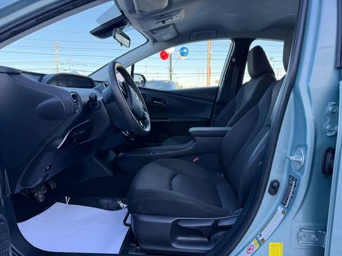 Used 2020 Toyota Prius LE image 18