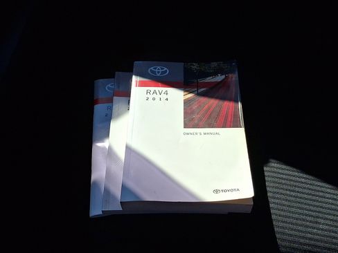 Used 2014 Toyota RAV4 XLE image 25