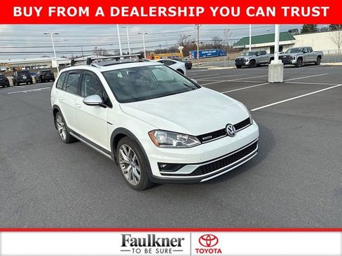 Used 2017 Volkswagen Golf Alltrack SEL image 1