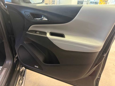 Used 2018 Chevrolet Equinox Premier FWD image 28