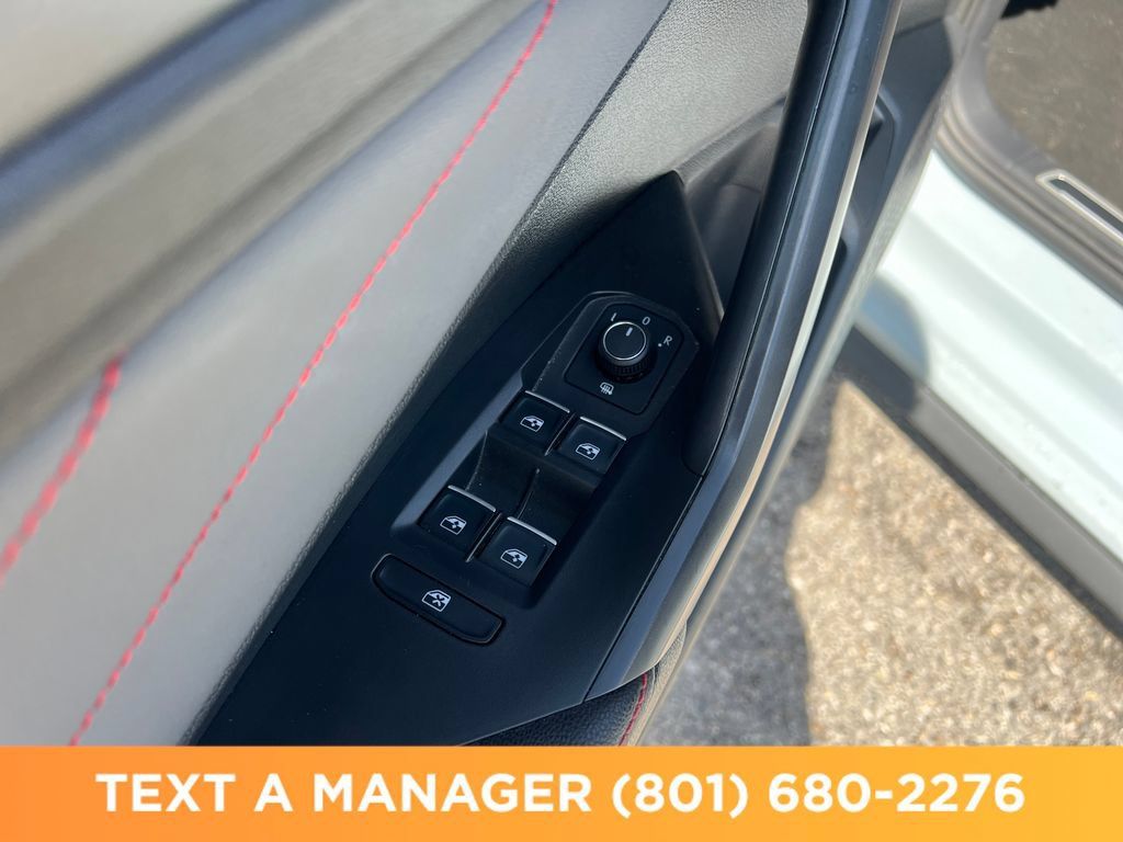 Used 2025 Volkswagen Jetta GLI Autobahn FWD image 13