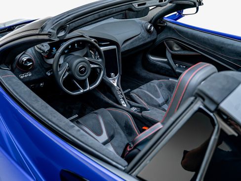 Used 2024 McLaren 750S Spider RWD image 41