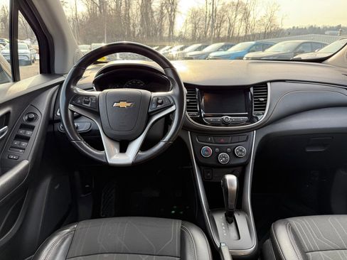 Used 2020 Chevrolet Trax LT w/ Sun & Sound Package image 22