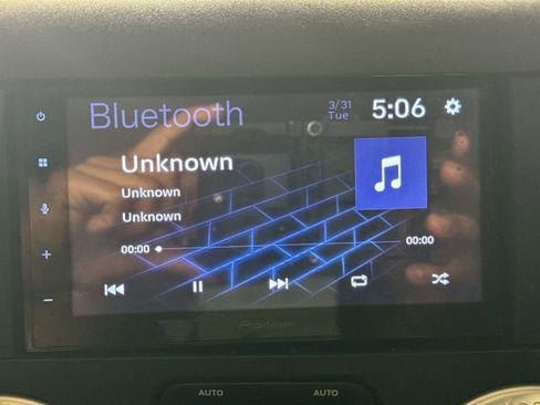 Used 2016 Jeep Wrangler Unlimited Sahara w/ Connectivity Group AWD/4WD image 13