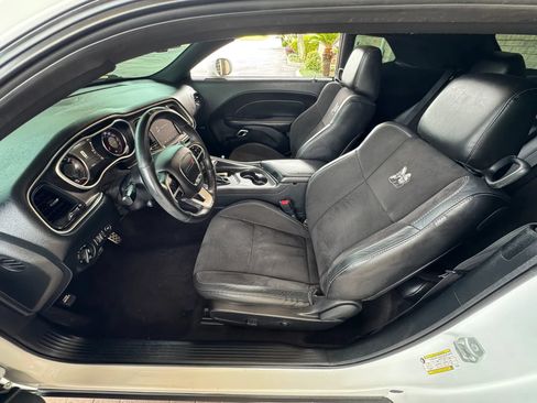 Used 2018 Dodge Challenger R/T Scat Pack w/ Leather Interior Group RWD image 14