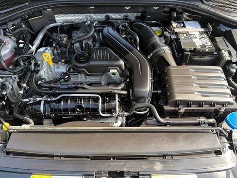 Used 2025 Volkswagen Jetta SE FWD image 27