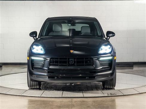 Certified 2026 Porsche Macan AWD/4WD image 10