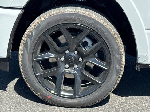 New 2026 RAM 1500 Laramie AWD/4WD image 24