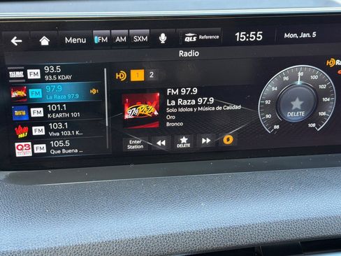 Used 2023 Genesis GV70 2.5T w/ Advanced Package image 17