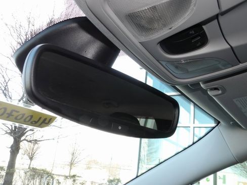 Used 2019 Jeep Cherokee Latitude Plus w/ Comfort/Convenience Group image 30