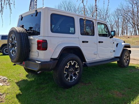 Used 2026 Jeep Wrangler Sahara image 6