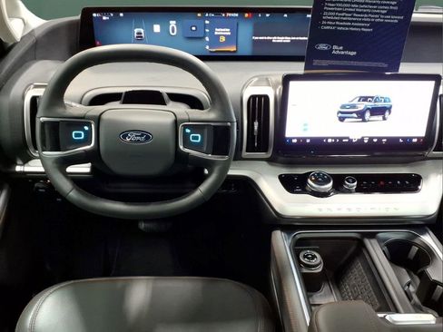 Certified 2025 Ford Expedition Active AWD/4WD image 7