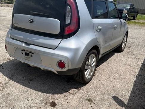 Used 2017 Kia Soul + FWD image 4