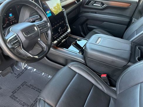 Used 2025 GMC Yukon XL Denali image 5