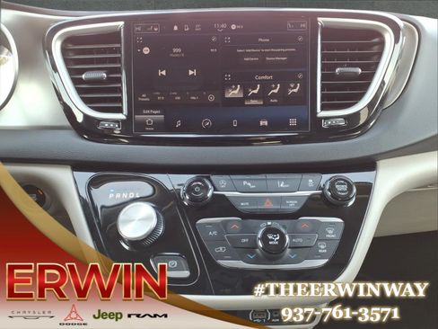 Used 2024 Chrysler Pacifica Touring-L FWD image 20