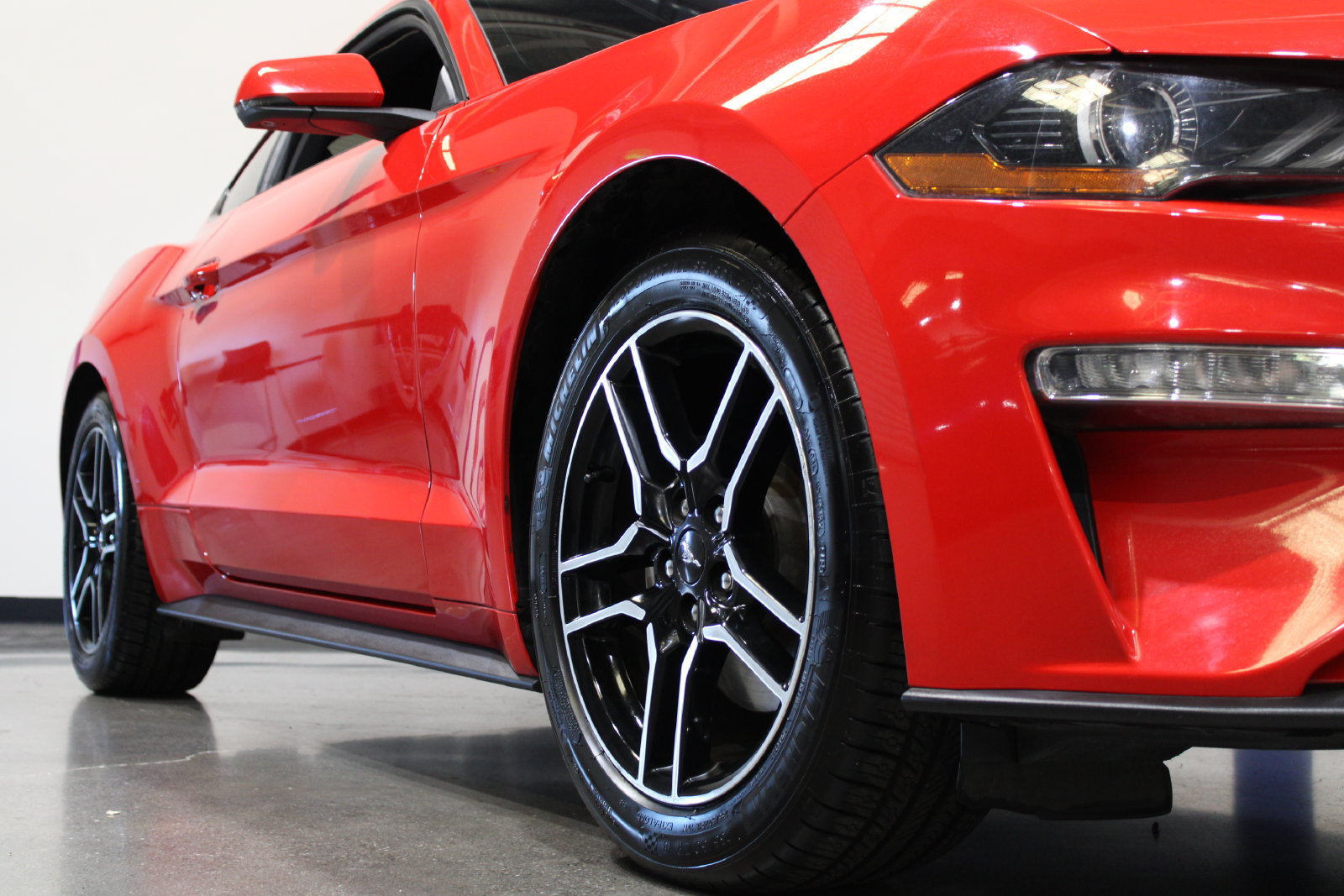 Used 2020 Ford Mustang Premium RWD image 3