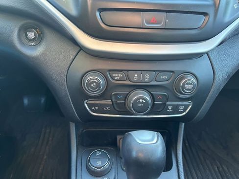 Used 2018 Jeep Cherokee Latitude Plus image 27