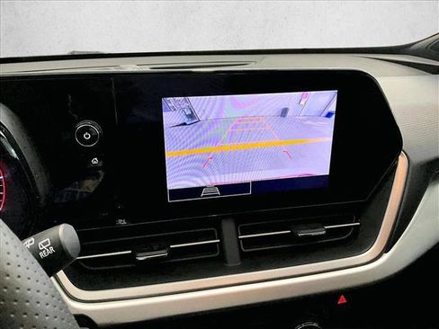 Used 2024 Chevrolet Trax RS FWD image 23
