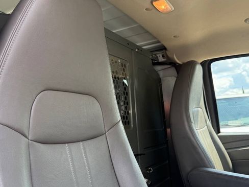 Used 2015 Chevrolet Express 2500 RWD image 41