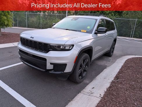 Used 2023 Jeep Grand Cherokee L Laredo AWD/4WD image 3