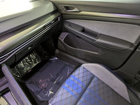 Used 2025 Volkswagen Golf R Black Edition image 11