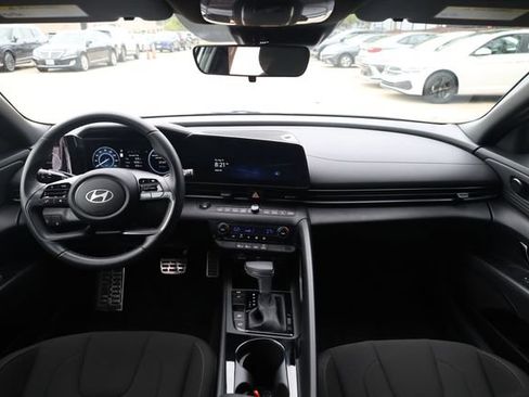 Used 2025 Hyundai Elantra SEL FWD image 12