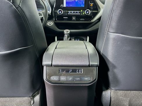 Used 2024 Toyota Highlander XLE image 26