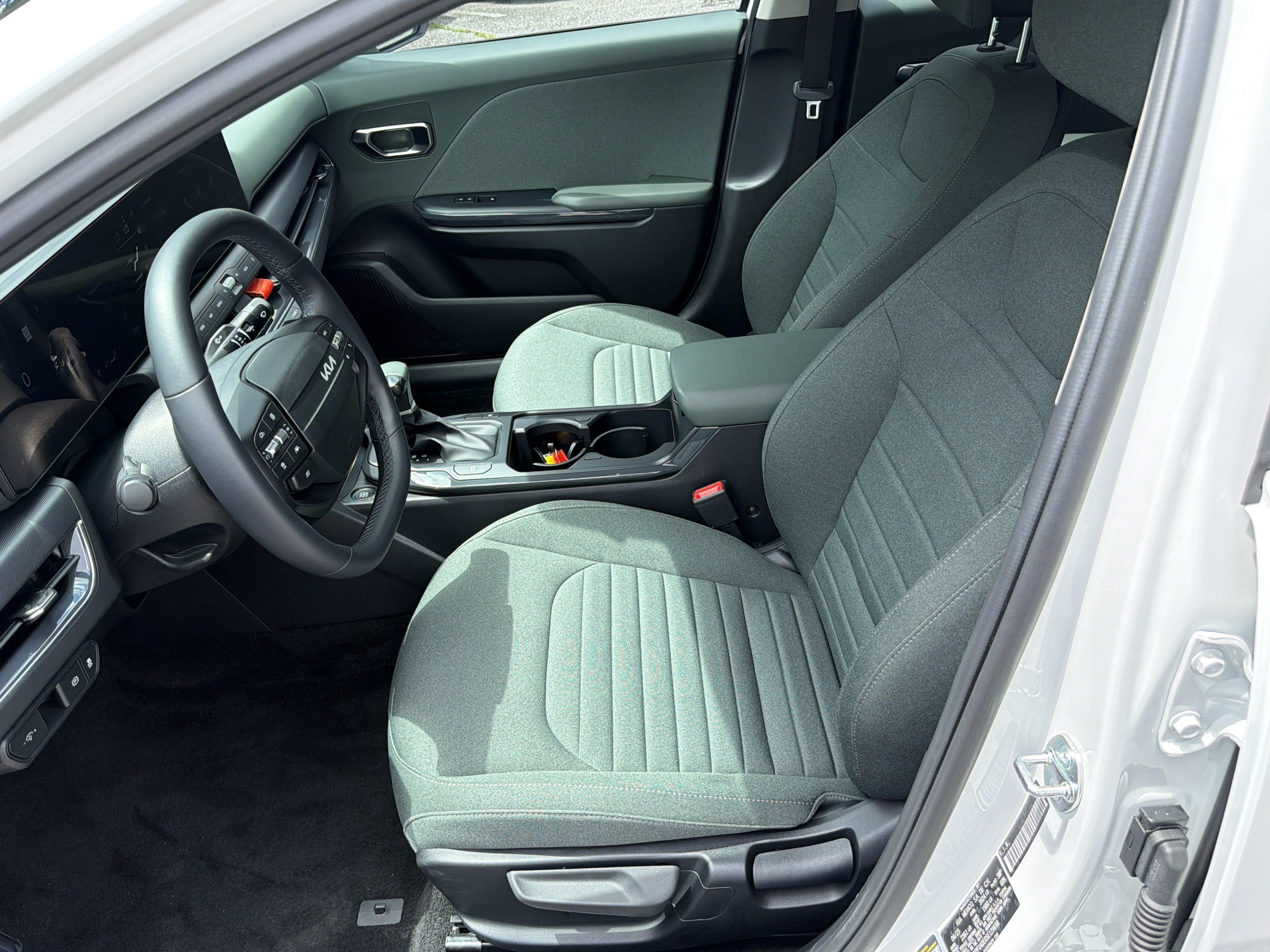 Certified 2025 Kia K4 EX FWD image 9