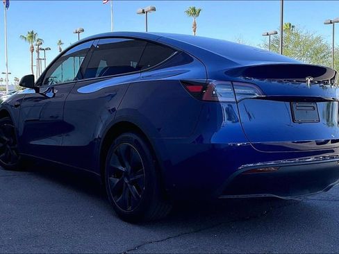 Used 2025 Tesla Model Y Long Range RWD image 4