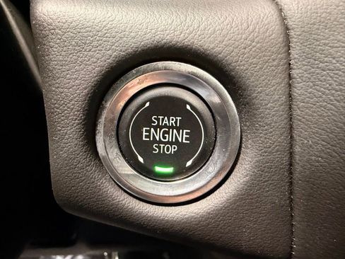Used 2024 GMC Yukon SLT w/ SLT Premium Package AWD/4WD image 37
