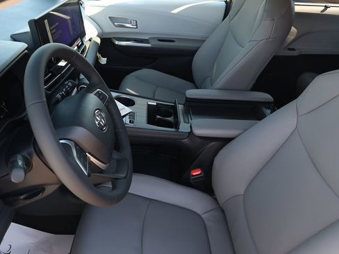 New 2026 Toyota Sienna XLE image 15