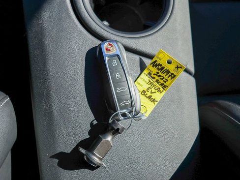 Used 2022 Porsche Taycan image 27