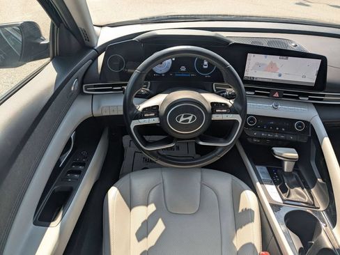 Used 2025 Hyundai Elantra Limited FWD image 31