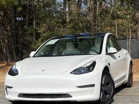 Used 2022 Tesla Model 3 Standard Range image 1