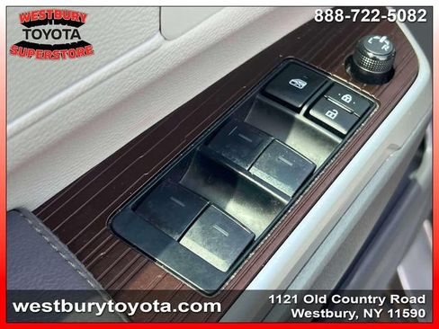 Used 2024 Toyota Sienna XLE FWD image 21