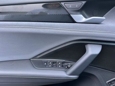 New 2026 Volkswagen Tiguan SE FWD image 10