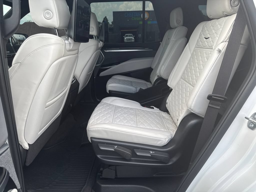 Used 2025 Cadillac Escalade V AWD/4WD image 16